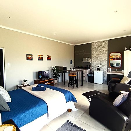 Silver Oaks Airbnb Лангебан Екстериор снимка