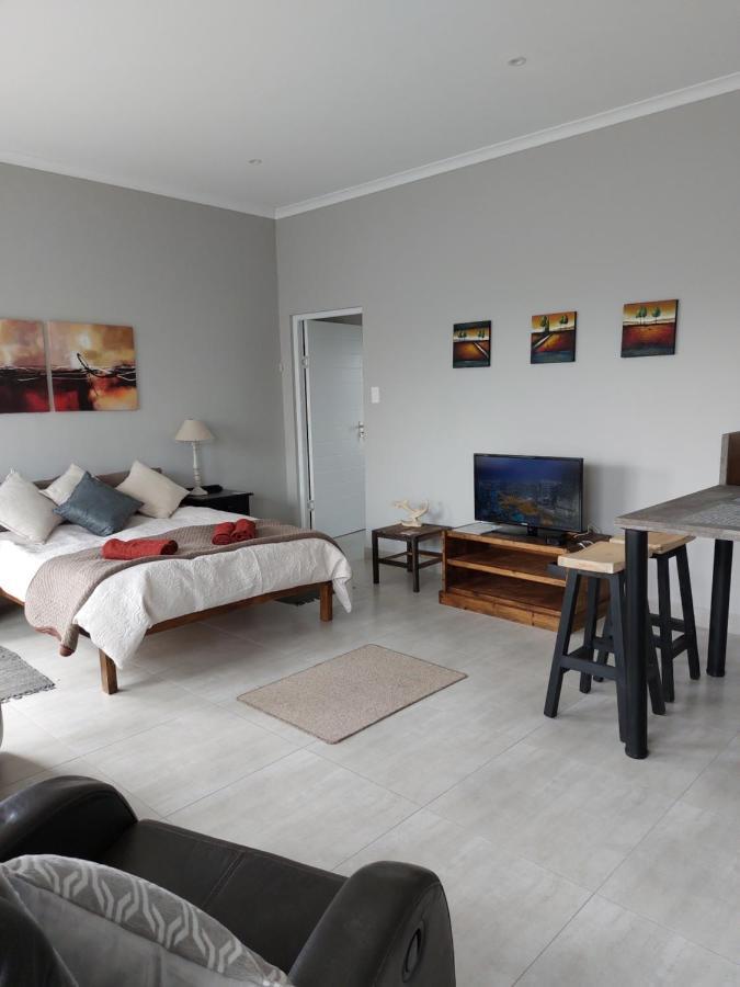 Silver Oaks Airbnb Лангебан Екстериор снимка