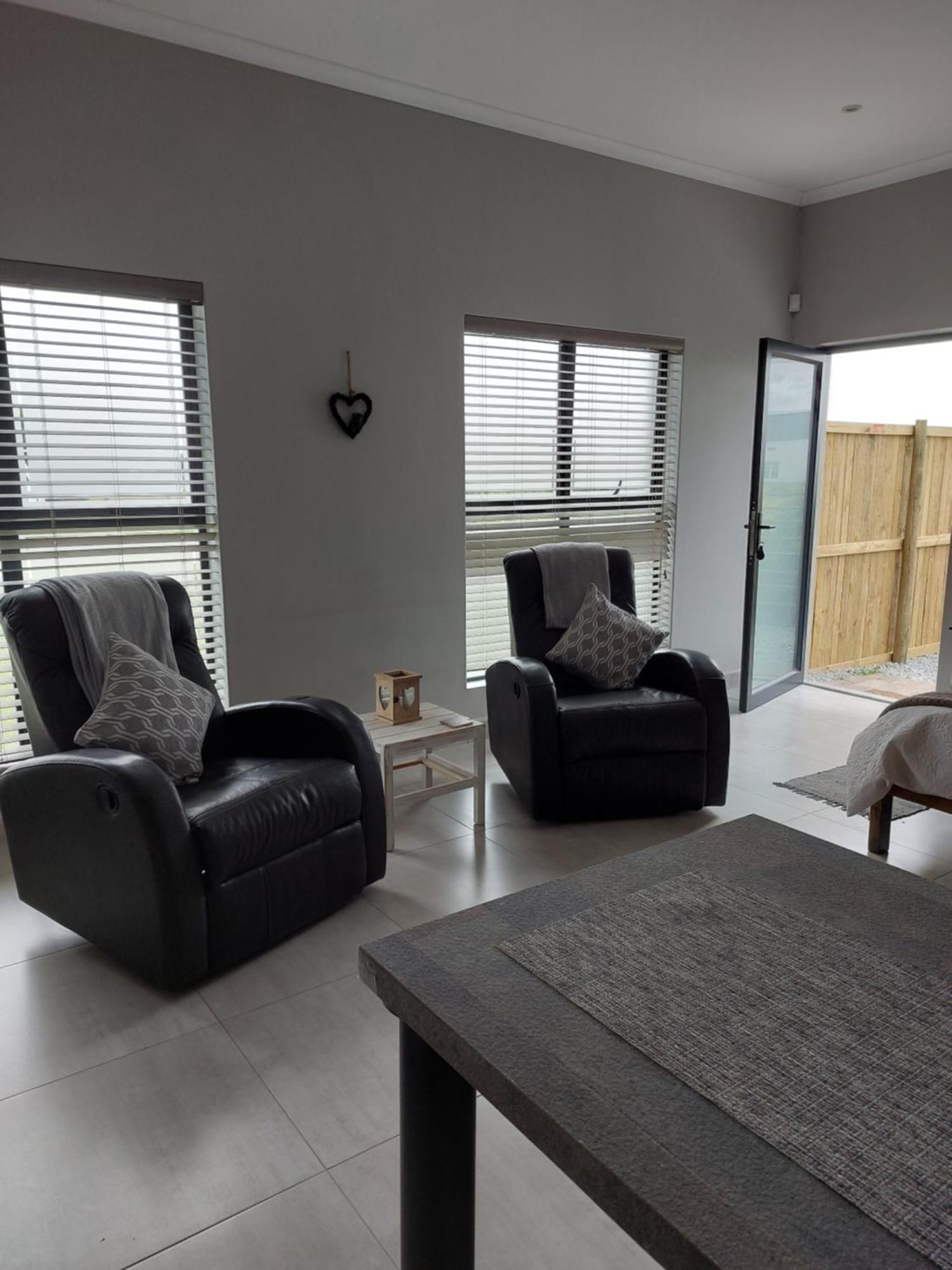 Silver Oaks Airbnb Лангебан Екстериор снимка