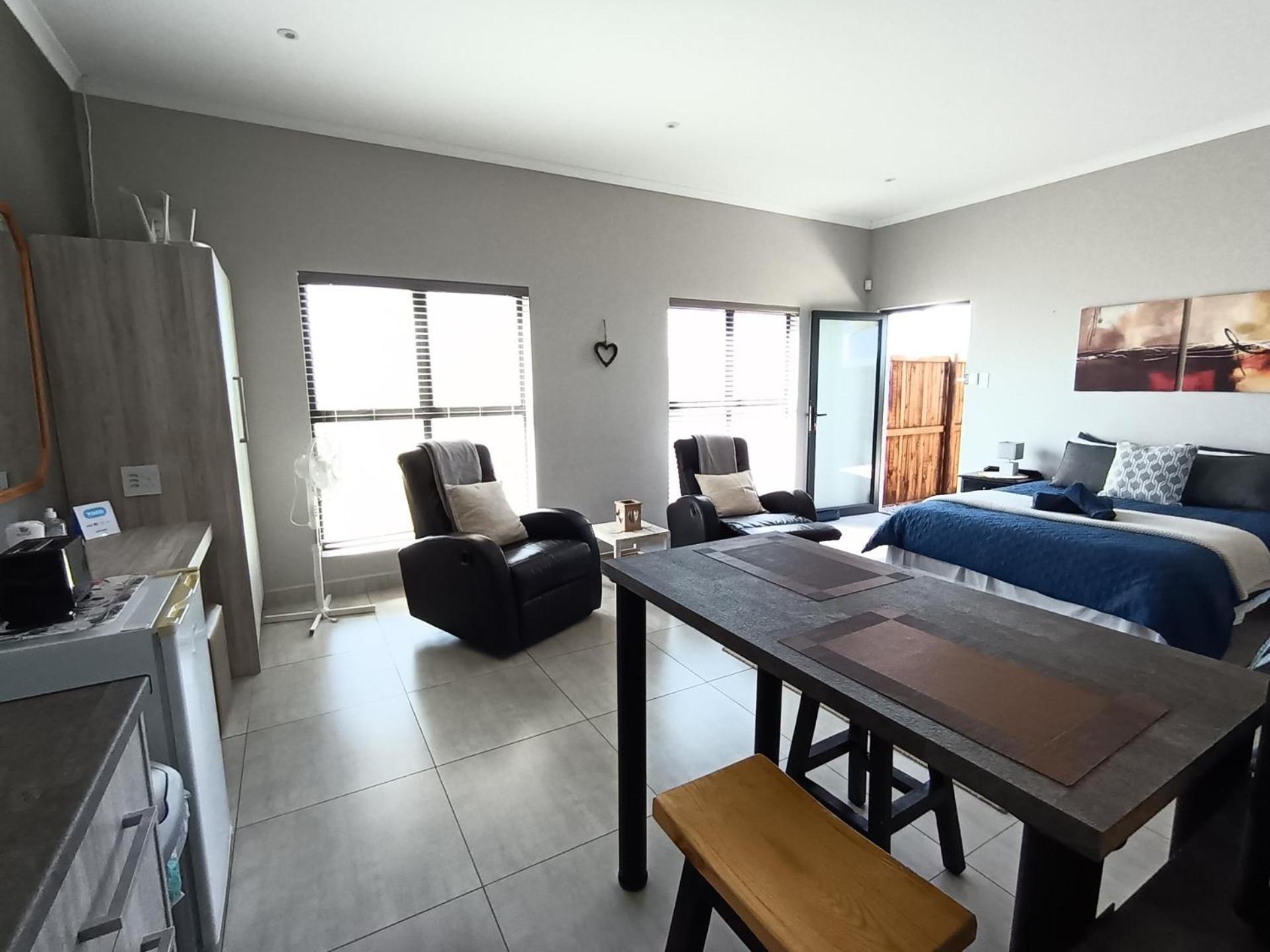 Silver Oaks Airbnb Лангебан Екстериор снимка