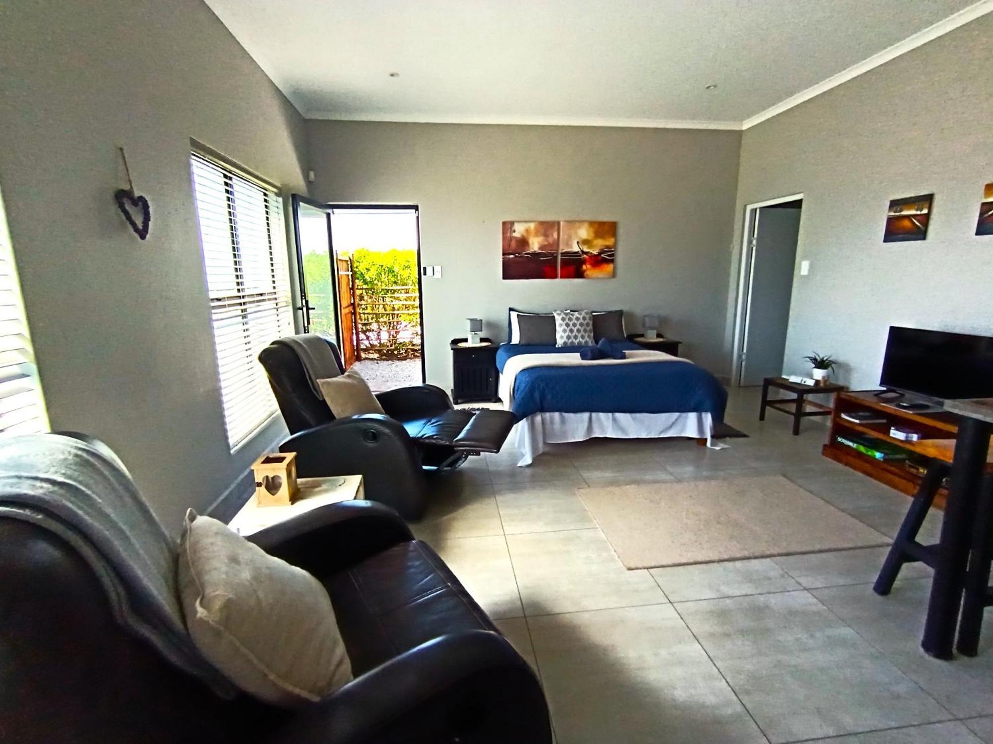 Silver Oaks Airbnb Лангебан Екстериор снимка
