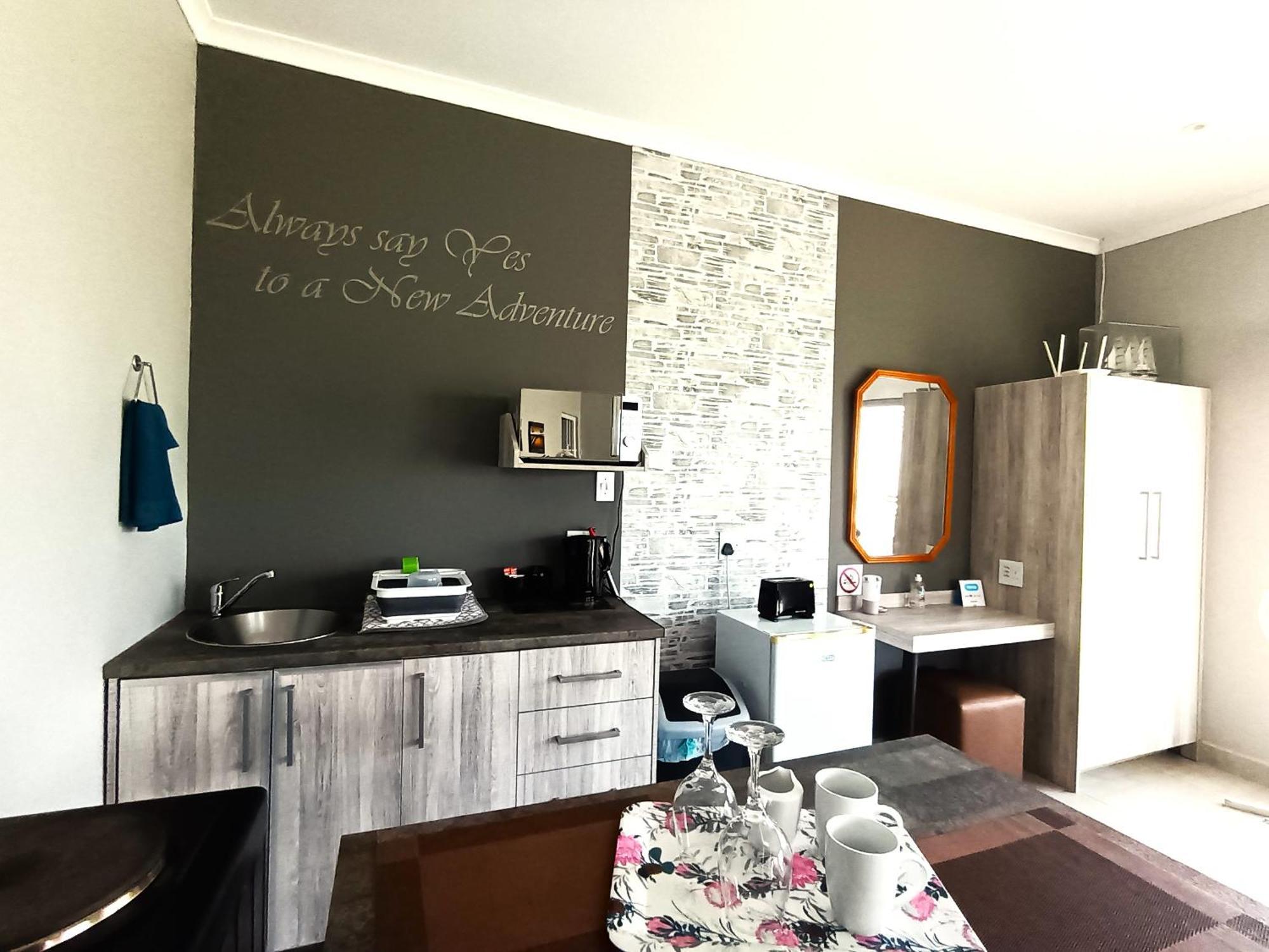 Silver Oaks Airbnb Лангебан Екстериор снимка